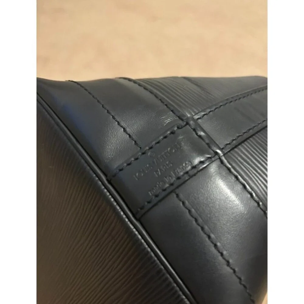 LOUIS VUITTON Epi Noe Shoulder Bag Black M44002 Adjustable strap
